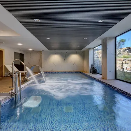 Ocean View Penthouse With Jacuzzi *