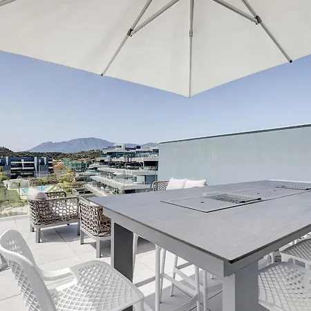 Ocean View Penthouse With Jacuzzi Estepona